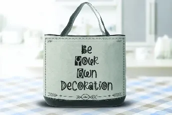 Happy Decor font