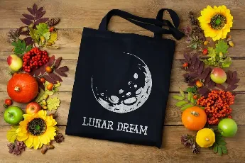 LunarDream font