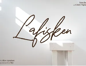 Lafisken Signature font