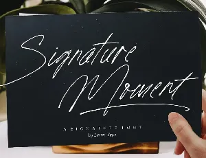 Signature Moment font