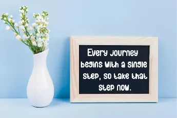 Beaching Display font