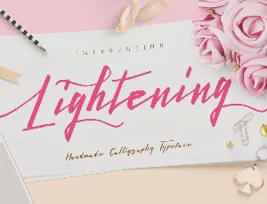 Lightening Free font