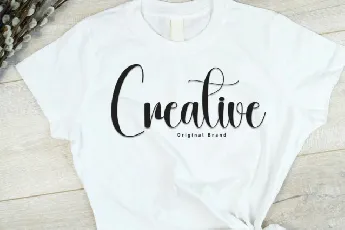 Radiate Calligraphy font