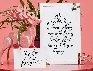 Mondayslove Feminine Signature Font