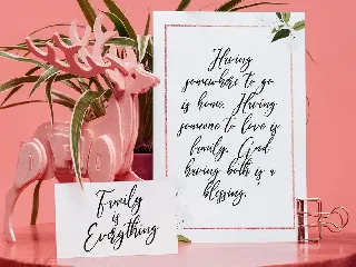 Mondayslove Feminine Signature Font