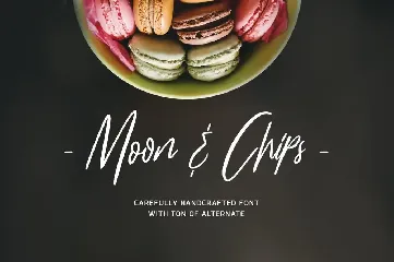 Moon & Chips font