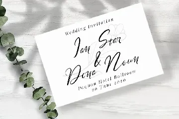 Rose Malow - Modern Script Font