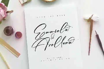 Bohemia Florale Calligraphy Font