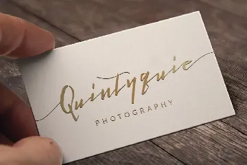 Lightening Script signature font logotype