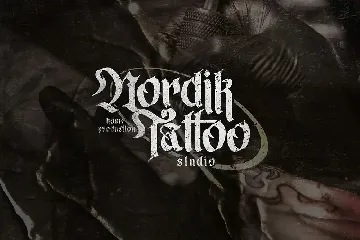 Mortal Claws - Blackletter Font